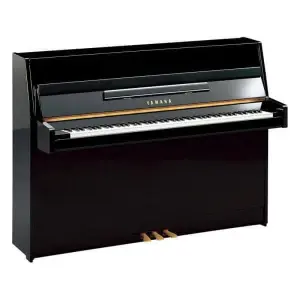بيانوYamaha JU109 PE AZ قائم – لون Polished Ebony مع المقعد | بيانو اكوستيك أنيق ومضغوط للمنازل